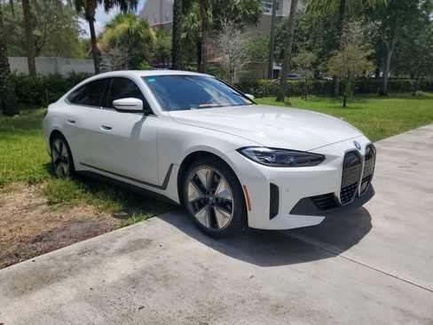 Used 2023 BMW i4 eDrive35 RWD image 2