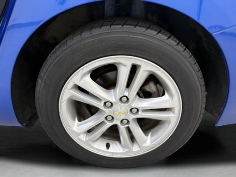 Used 2016 Chevrolet Cruze LT w/ Sun And Sound Package FWD image 9