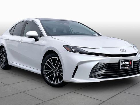 Used 2025 Toyota Camry XLE w/ Premium Package FWD image 3