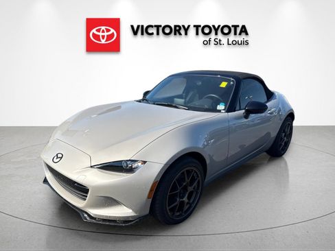 Used 2023 MAZDA MX-5 Miata Club w/ Weather Package RWD image 7