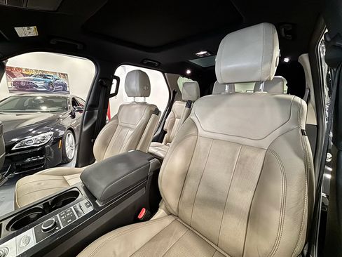 Used 2017 Land Rover Discovery SE AWD/4WD image 11