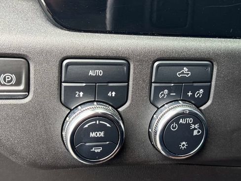Used 2023 GMC Sierra 1500 SLE AWD/4WD image 25