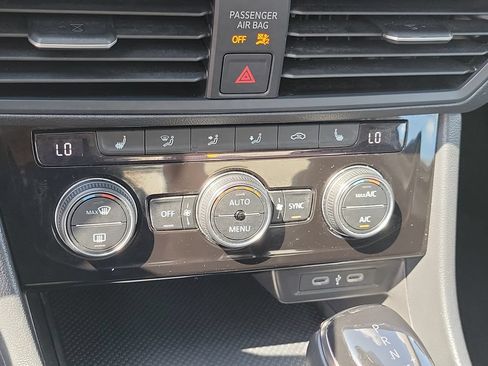 Used 2024 Volkswagen Jetta SE FWD image 29