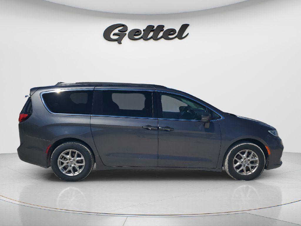 Used 2022 Chrysler Pacifica Touring-L FWD image 4