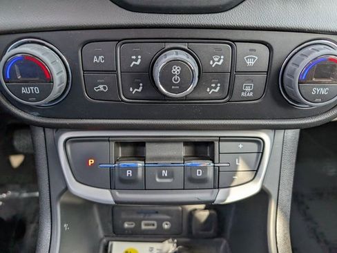 Used 2023 GMC Terrain SLT image 15