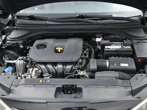 Used 2019 Hyundai Elantra SE image 17