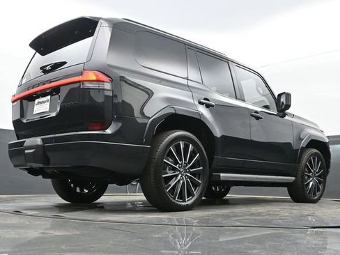 Used 2026 Lexus GX 550 w/ Accessory Package (2T) AWD/4WD image 25