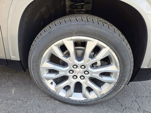 New 2026 GMC Acadia Denali w/ Super Cruise Package FWD image 19