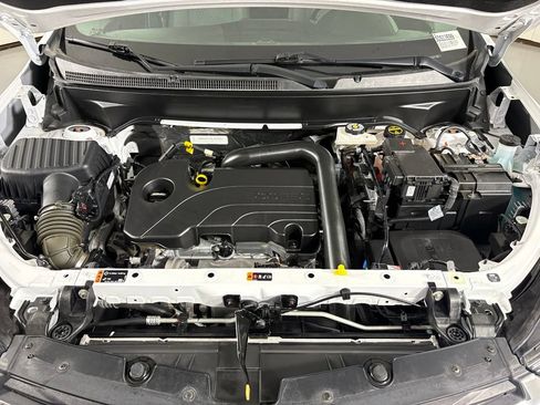 Used 2024 Chevrolet Equinox LT FWD image 43