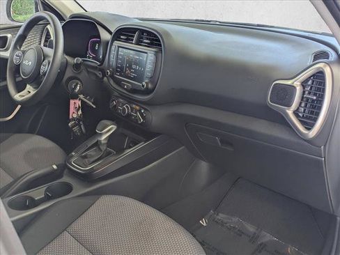 Used 2025 Kia Soul LX w/ LX Technology Package FWD image 20