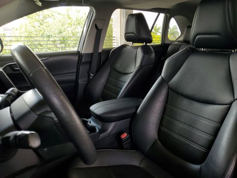 Used 2021 Toyota RAV4 XLE Premium FWD image 17