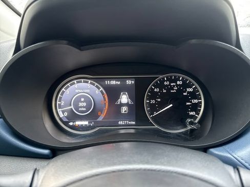 Used 2025 Nissan Versa SV FWD image 19