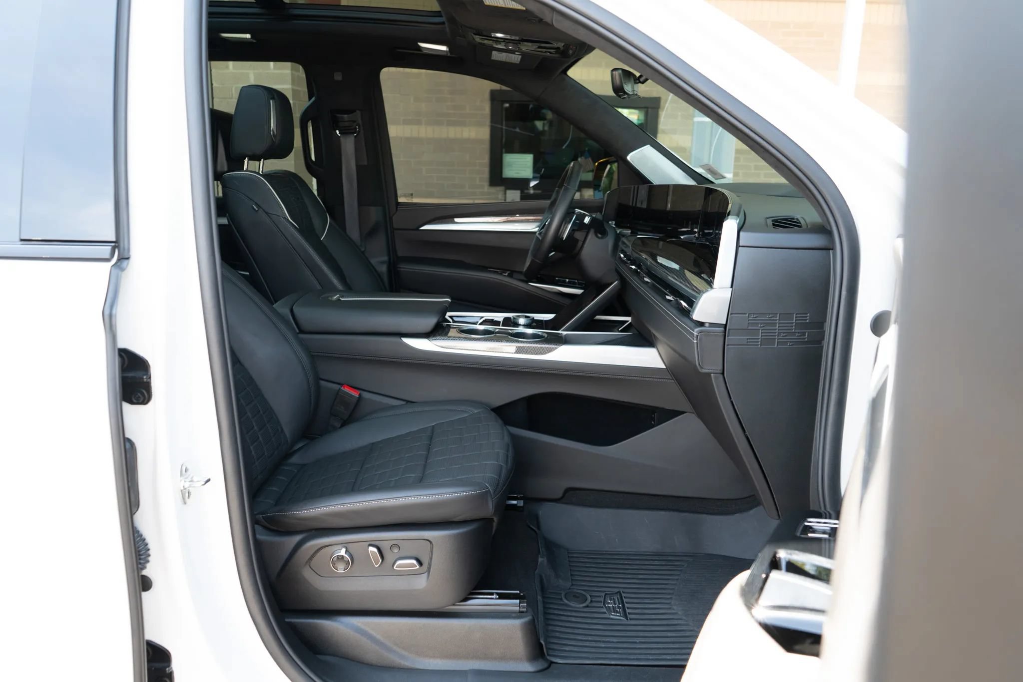 Used 2025 Cadillac Escalade V w/ LPO, Floor Liner Package AWD/4WD image 25
