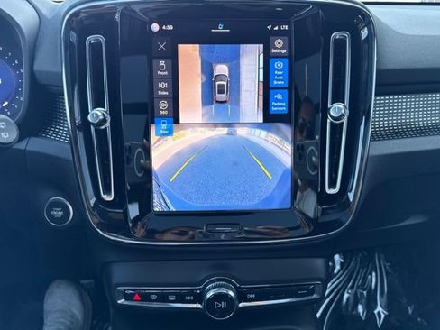 Certified 2025 Volvo XC40 B5 Plus AWD/4WD image 26