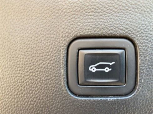 Used 2023 Buick Enclave Essence w/ Sport Touring Edition image 32