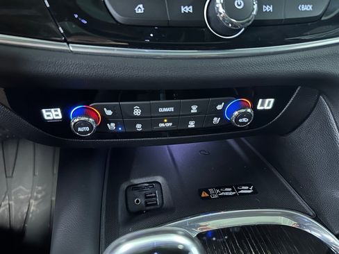 Used 2020 Buick Enclave Avenir w/ Avenir Technology Package AWD/4WD image 16