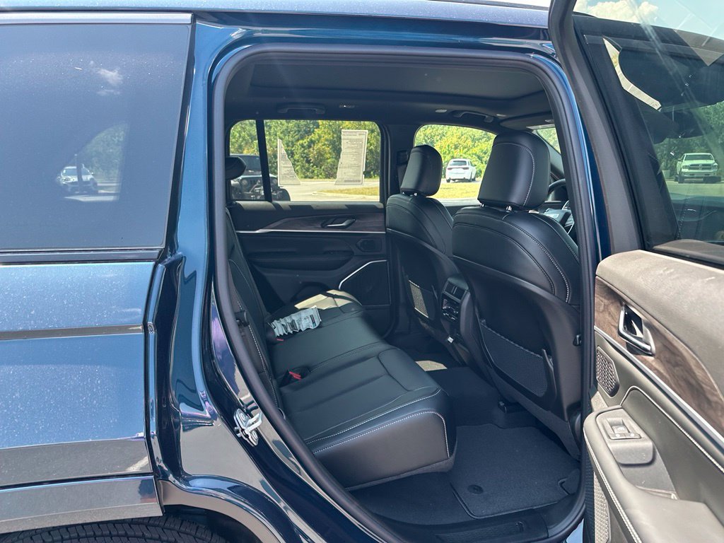 New 2027 Jeep Grand Cherokee Limited AWD/4WD image 22