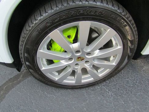 Used 2017 Porsche Cayenne S Platinum image 8