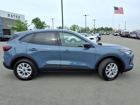 Used 2026 Ford Escape Active w/ Cold Weather Package AWD/4WD image 2