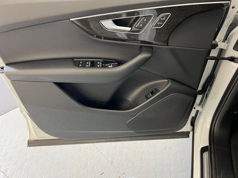 Used 2023 Audi Q7 3.0T Premium w/ Convenience Package image 11