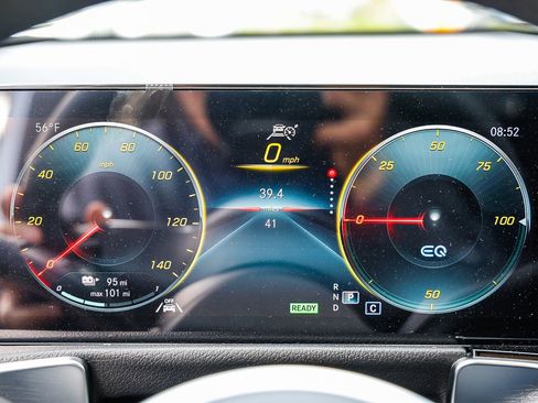 Used 2023 Mercedes-Benz EQB 350 4MATIC SUV image 23