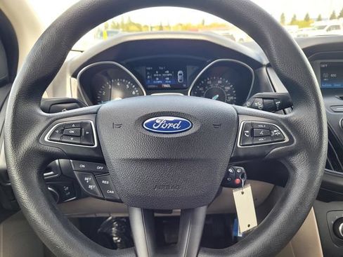 Used 2016 Ford Focus SE w/ SE Power Seat Package FWD image 25