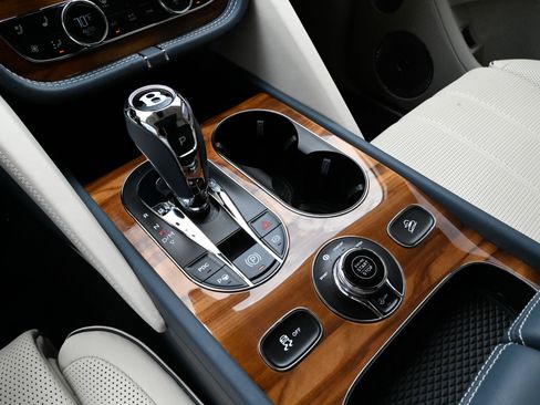 Used 2023 Bentley Bentayga AWD/4WD image 29