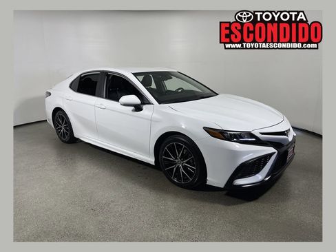 Certified 2024 Toyota Camry SE FWD image 1