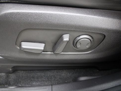 Used 2022 Kia Carnival LX image 14