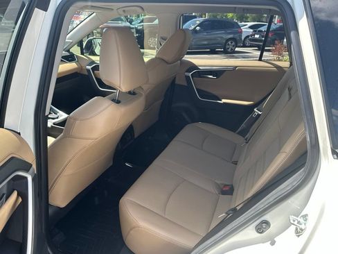 Used 2020 Toyota RAV4 Limited FWD image 13