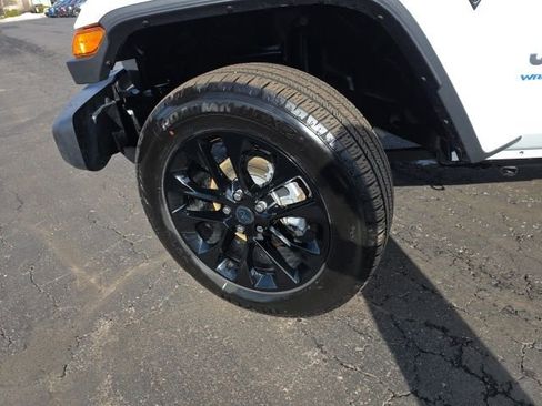 Used 2025 Jeep Wrangler Unlimited Sahara w/ Safety Group image 53