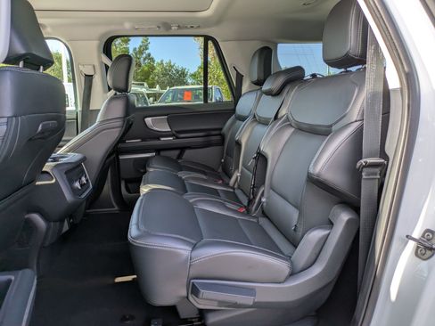 Used 2025 Ford Expedition Max Platinum AWD/4WD image 29