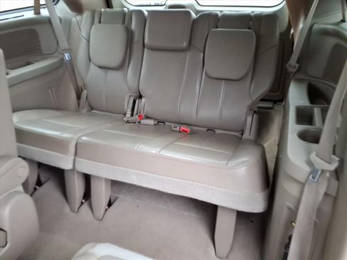 Used 2016 Chrysler Town & Country Limited Platinum image 15