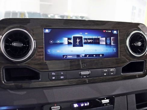 Used 2024 Mercedes-Benz Sprinter 3500 image 18