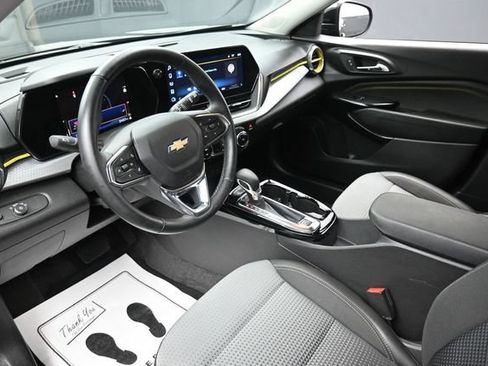 Used 2024 Chevrolet Trax LT w/ Driver Confidence Package FWD image 19