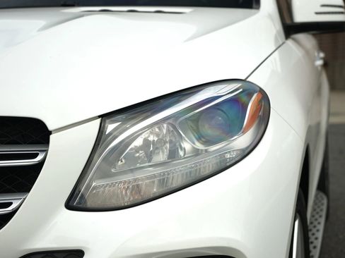 Used 2019 Mercedes-Benz GLE 400 4MATIC image 9