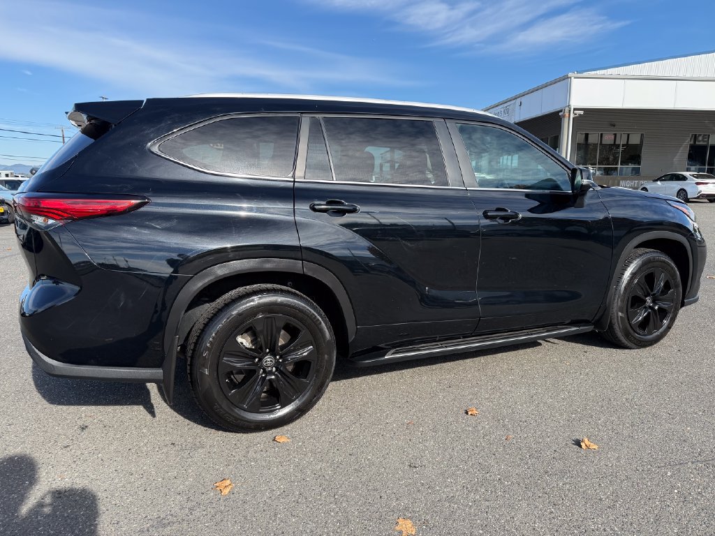 Used 2023 Toyota Highlander XLE AWD/4WD image 7