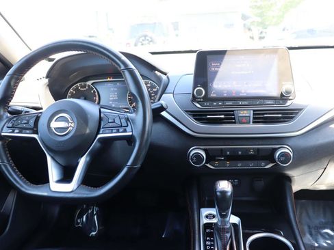 Used 2024 Nissan Altima 2.5 SR FWD image 17