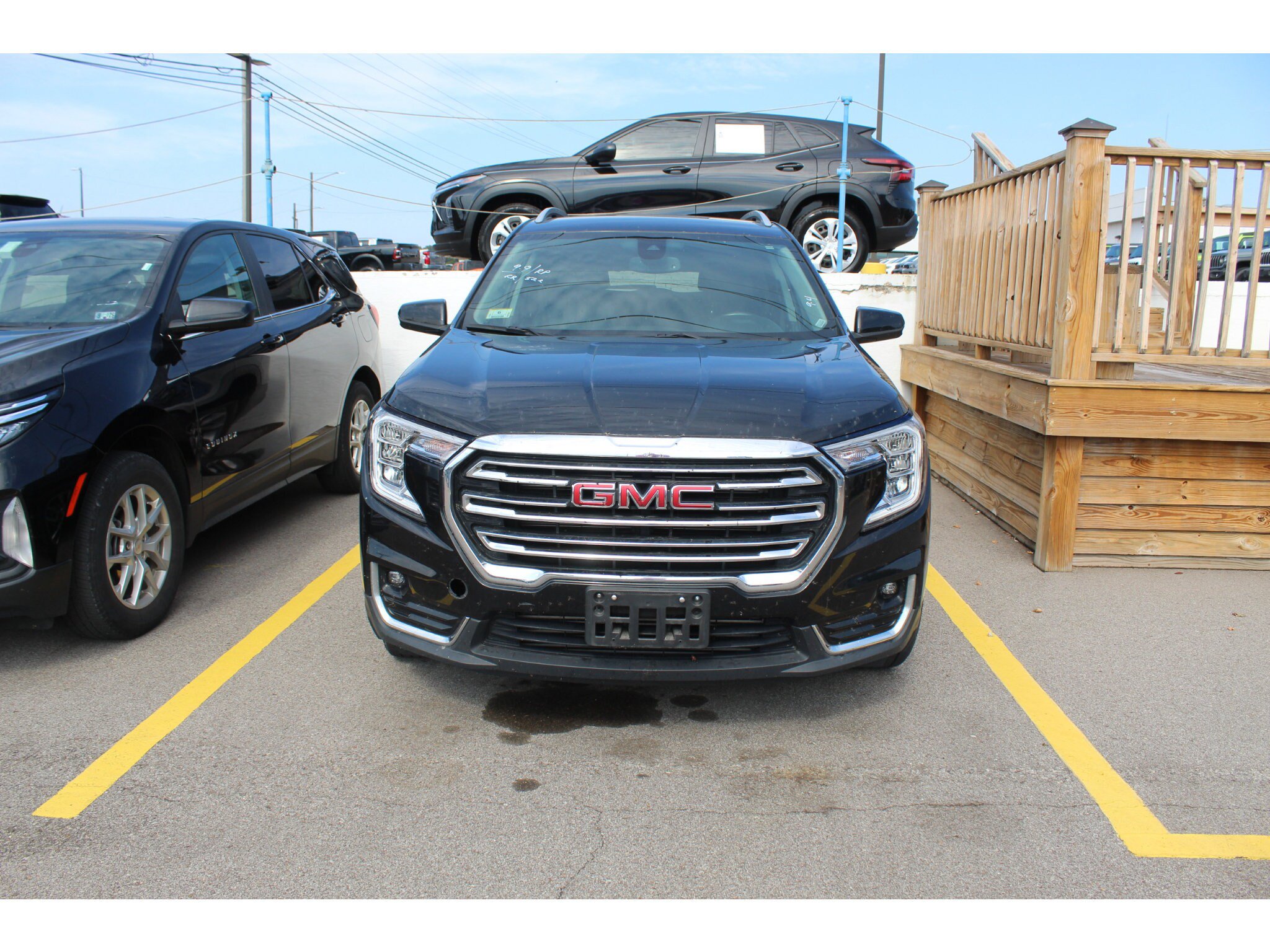 Used 2024 GMC Terrain SLT AWD/4WD image 2