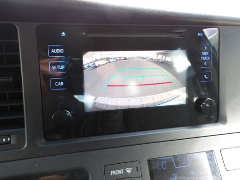 Used 2015 Toyota Sienna L FWD image 20