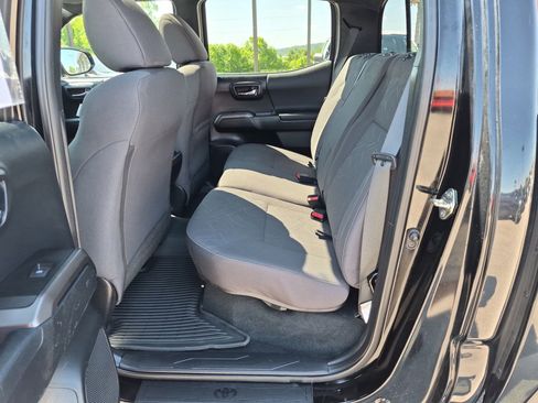 Used 2016 Toyota Tacoma TRD Sport AWD/4WD image 23