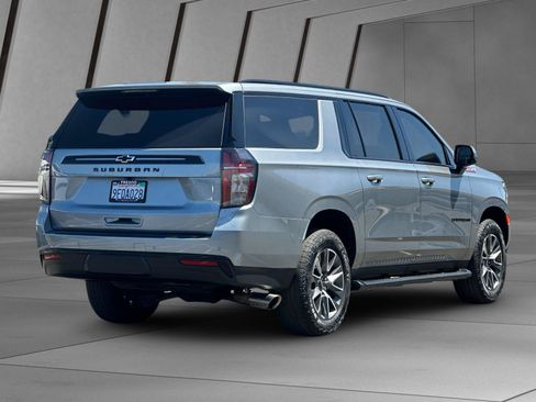 Used 2023 Chevrolet Suburban Z71 w/ Luxury Package AWD/4WD image 4