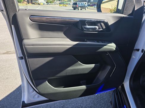 New 2025 Chevrolet Tahoe Police image 15