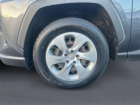 Used 2019 Toyota RAV4 LE image 9