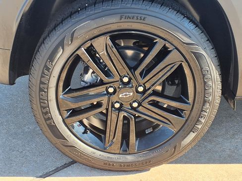 Used 2025 Chevrolet Trax ACTIV w/ Sunroof Package image 9