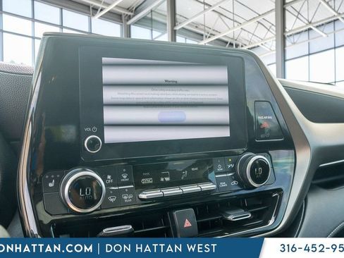 Used 2023 Toyota Highlander XLE FWD image 7