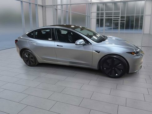 Used 2025 Tesla Model 3 Long Range AWD/4WD image 3