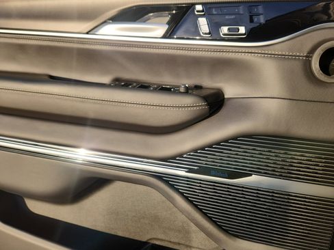 Used 2025 Jeep Grand Wagoneer Series II Obsidian w/ Quick Order Packagew 28T image 14