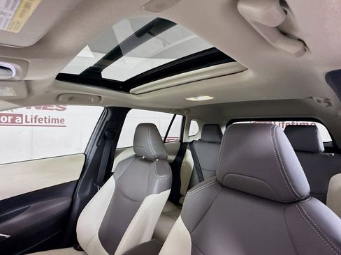 Certified 2023 Toyota Corolla Cross XLE w/ Convenience Package image 11