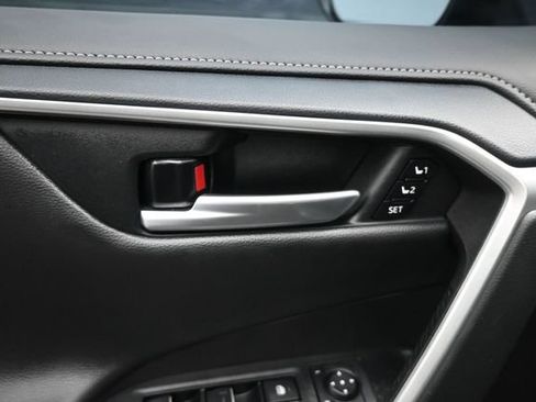 Used 2025 Toyota RAV4 Limited FWD image 27